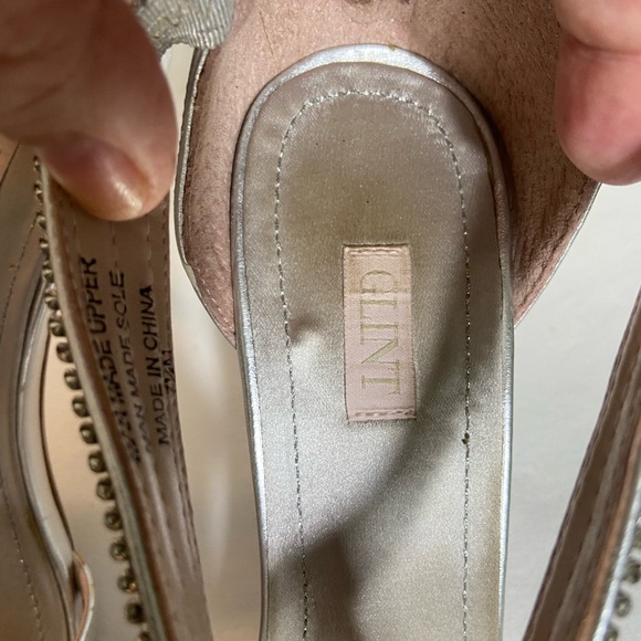 Glint  silver sequin sz 7.5 some slight yellowing near the zipper see pics. - Picture 5 of 7